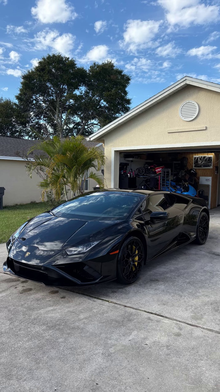 Black Lamborghini gloss finish after detailing